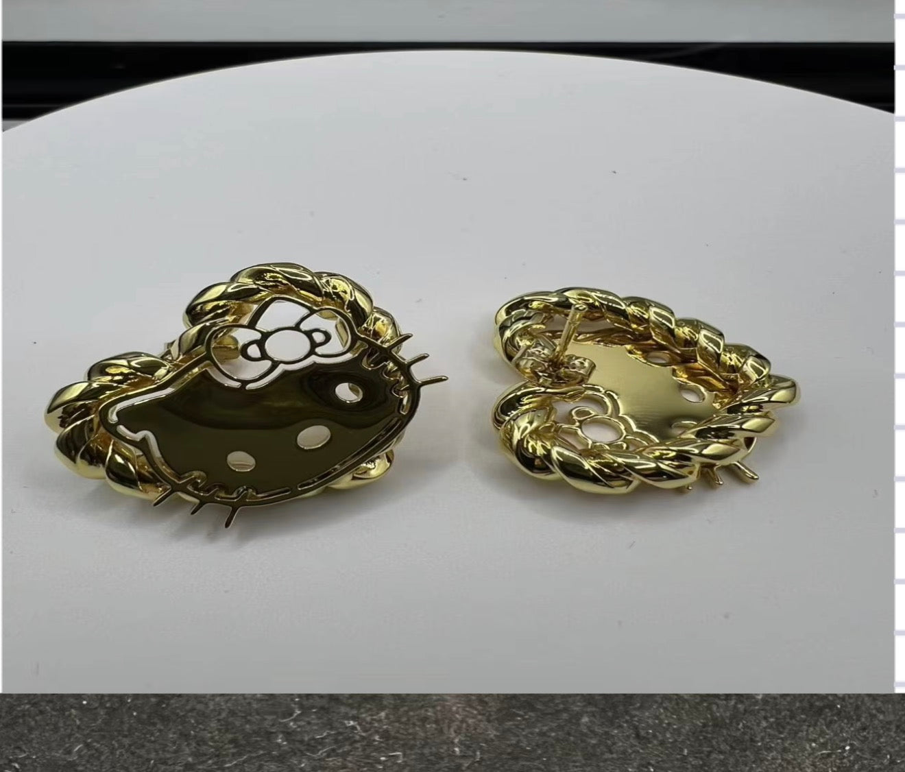 🎀✨ Golden Kitty Luxe Studs ✨🎀